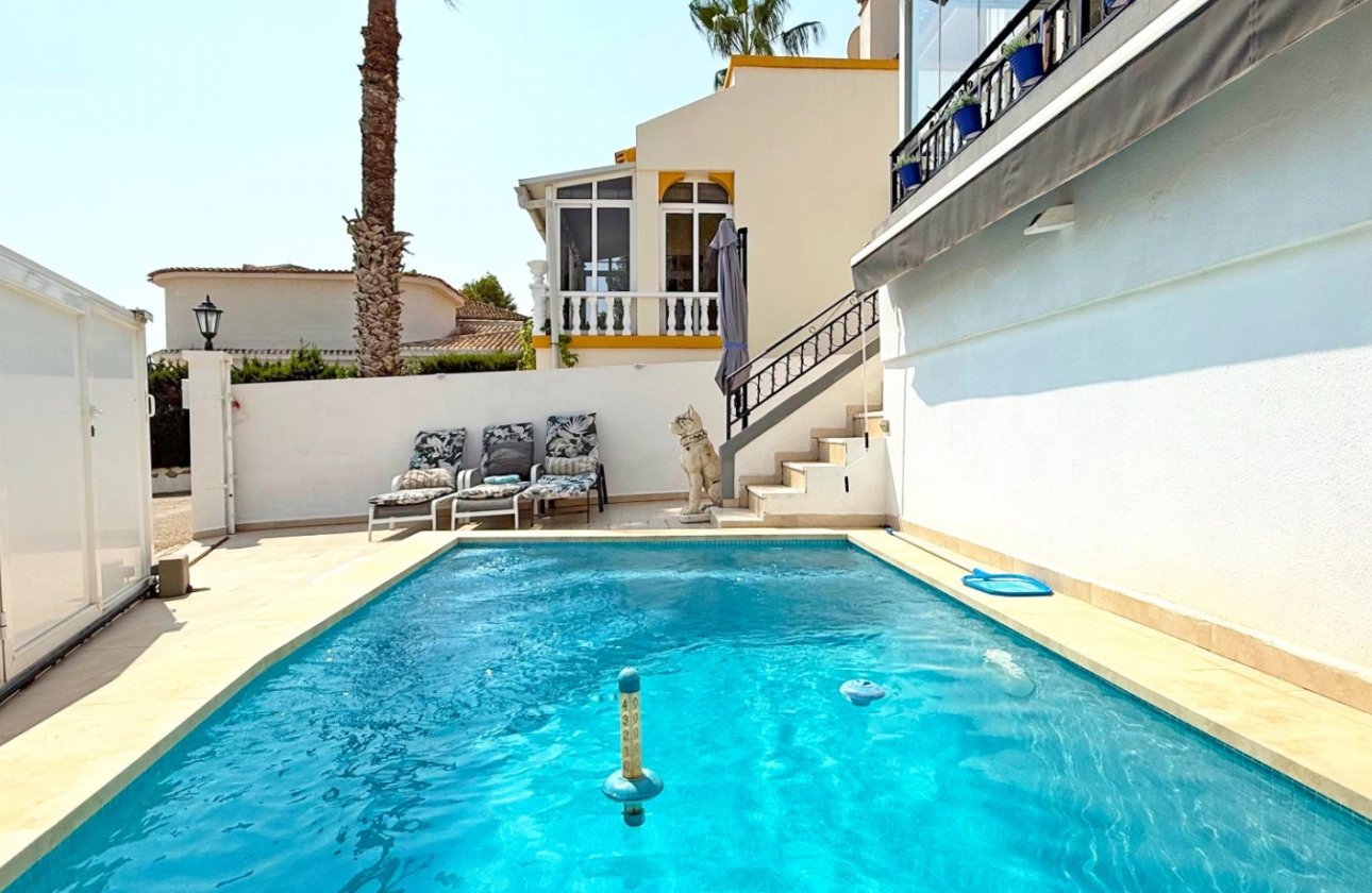 Resale - Villa - Orihuela Costa - Villamartín