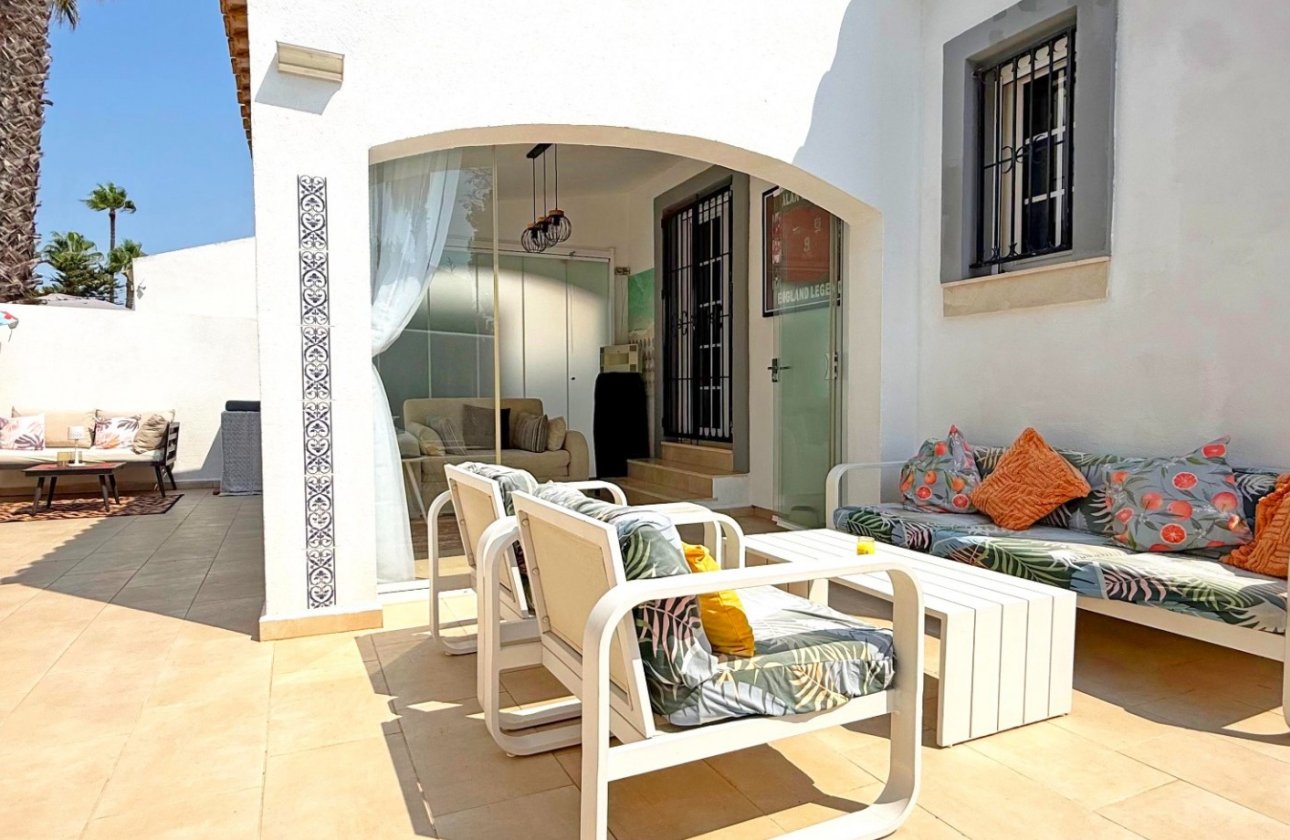 Resale - Villa - Orihuela Costa - Villamartín