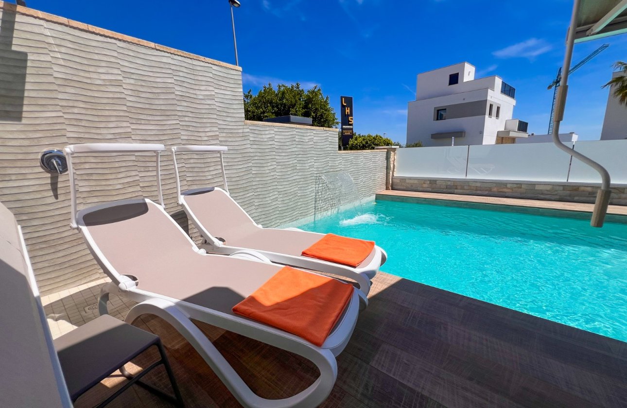 Resale - Villa - San Miguel de Salinas - San Miguel Salinas