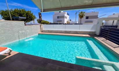Resale - Villa - San Miguel de Salinas - San Miguel Salinas