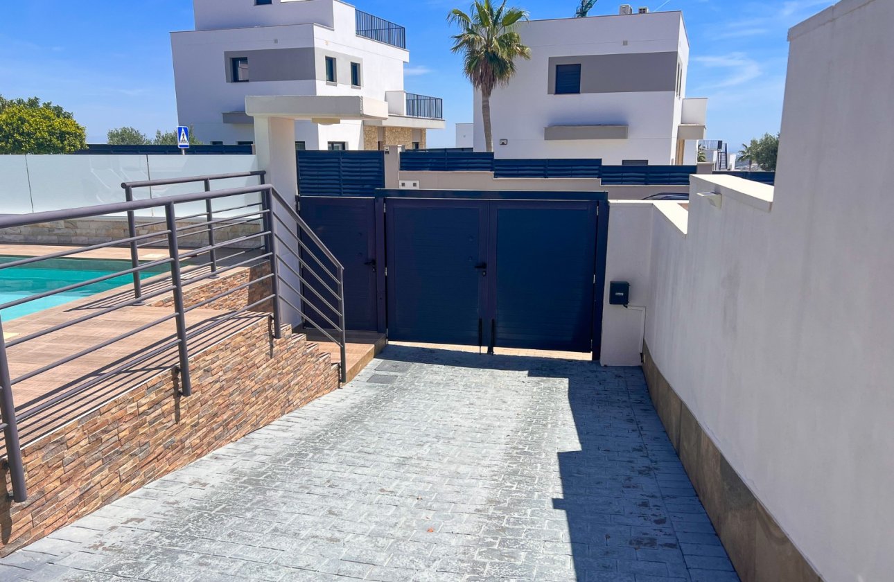 Resale - Villa - San Miguel de Salinas - San Miguel Salinas