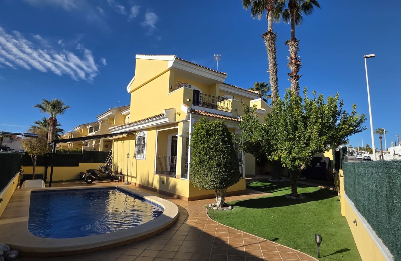 Resale - Villa - Orihuela Costa - Los Dolses