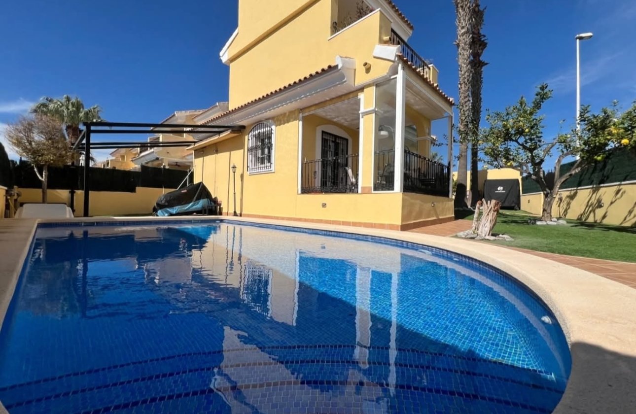 Resale - Villa - Orihuela Costa - Los Dolses