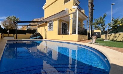 Resale - Villa - Orihuela Costa - Los Dolses