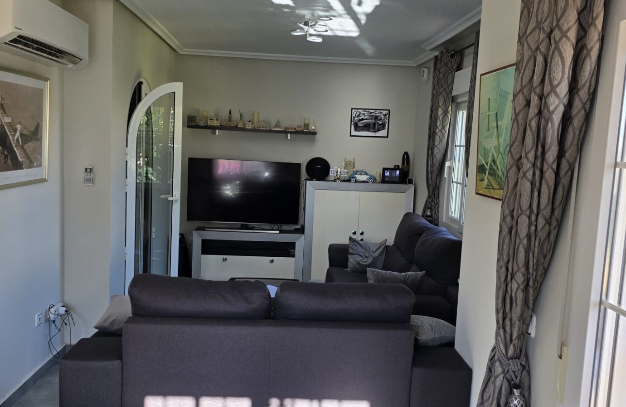 Resale - Villa - Orihuela Costa - Los Dolses