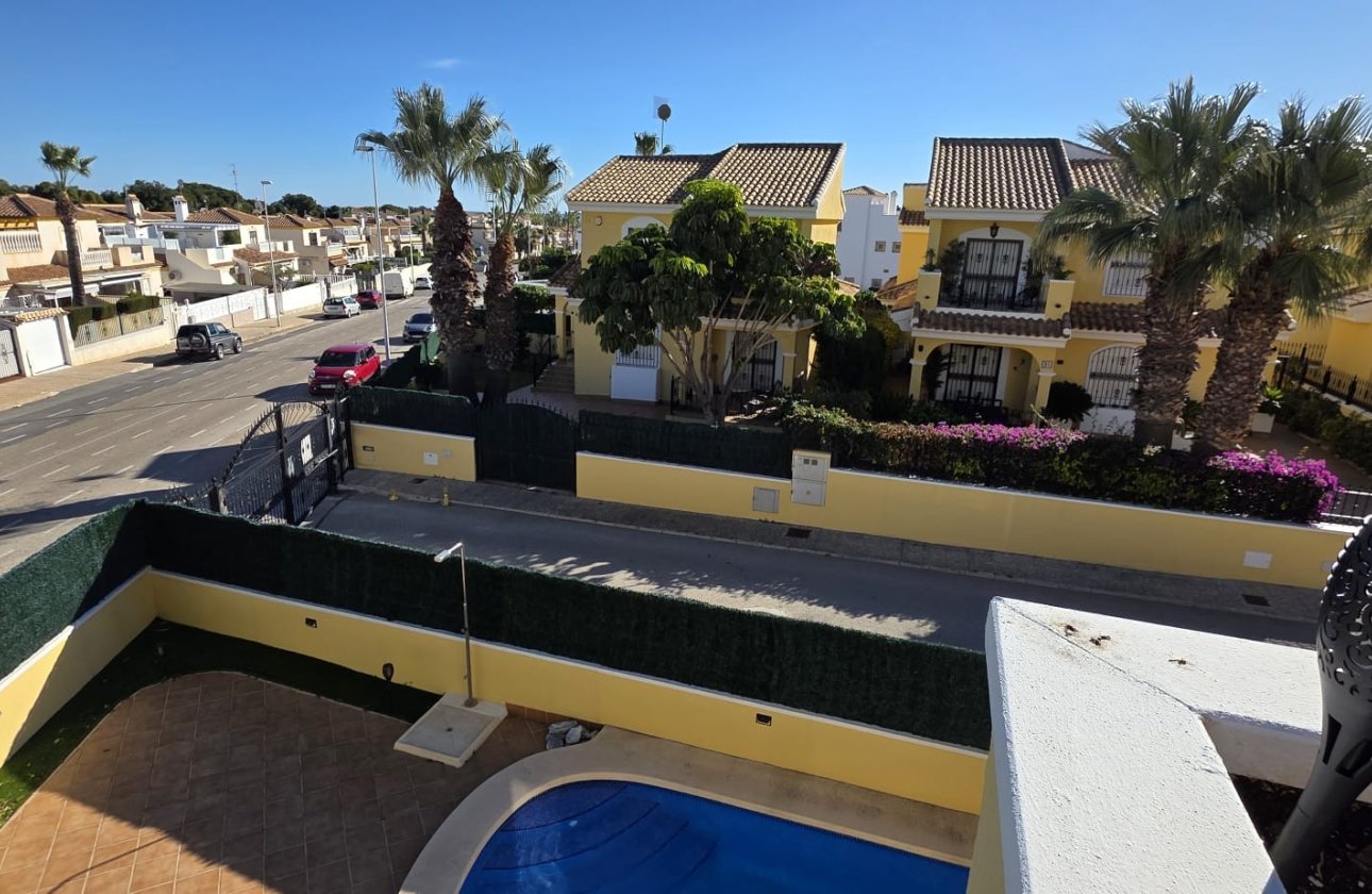 Resale - Villa - Orihuela Costa - Los Dolses
