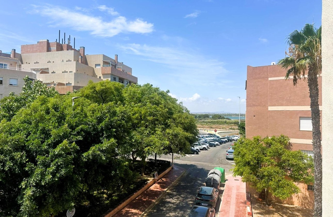 Resale - Apartment / flat - Torrevieja - La Mata pueblo