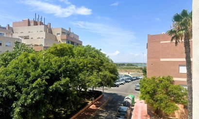 Resale - Apartment / flat - Torrevieja - La Mata pueblo