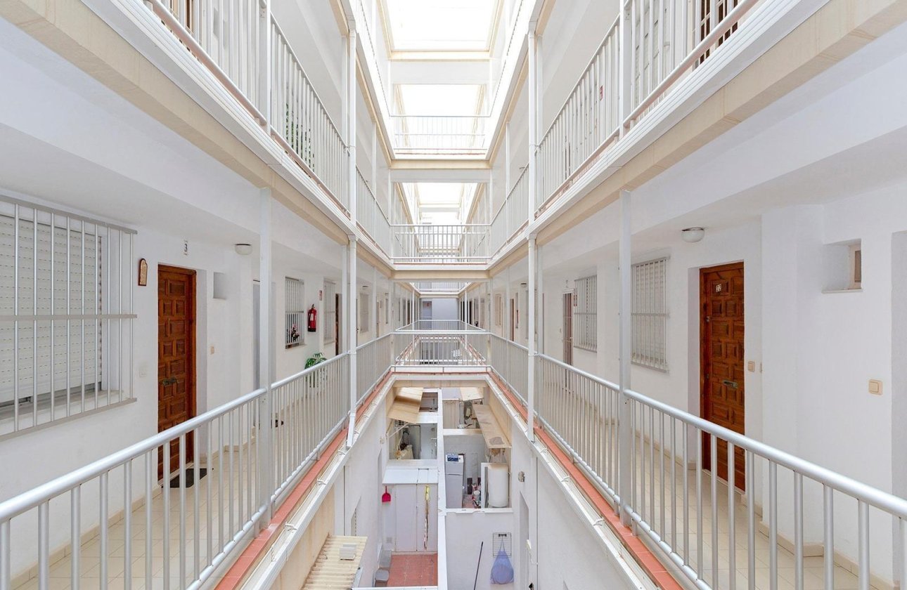Resale - Apartment / flat - Torrevieja - La Mata pueblo