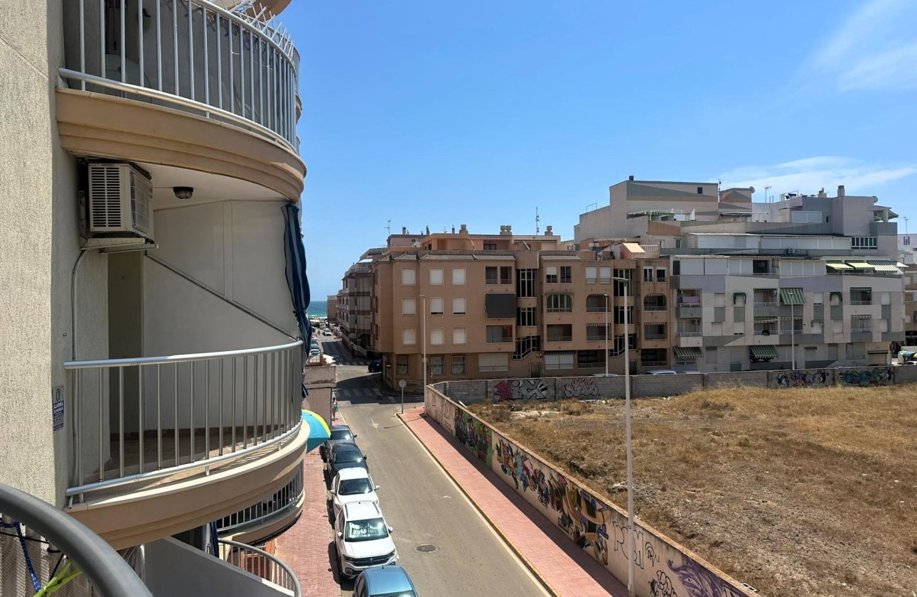 Resale - Apartment / flat - Torrevieja - La Mata pueblo