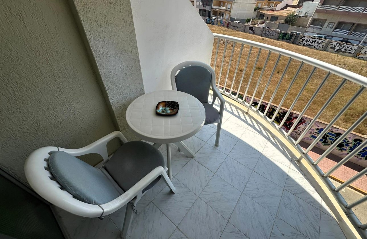 Resale - Apartment / flat - Torrevieja - La Mata pueblo