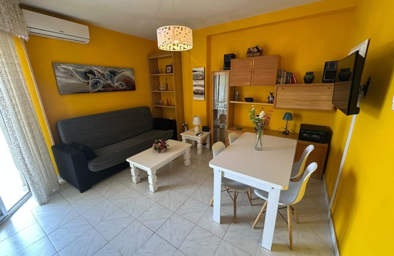 Resale - Apartment / flat - Torrevieja - La Mata pueblo