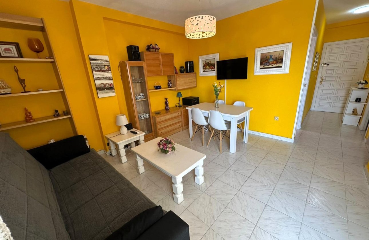 Resale - Apartment / flat - Torrevieja - La Mata pueblo