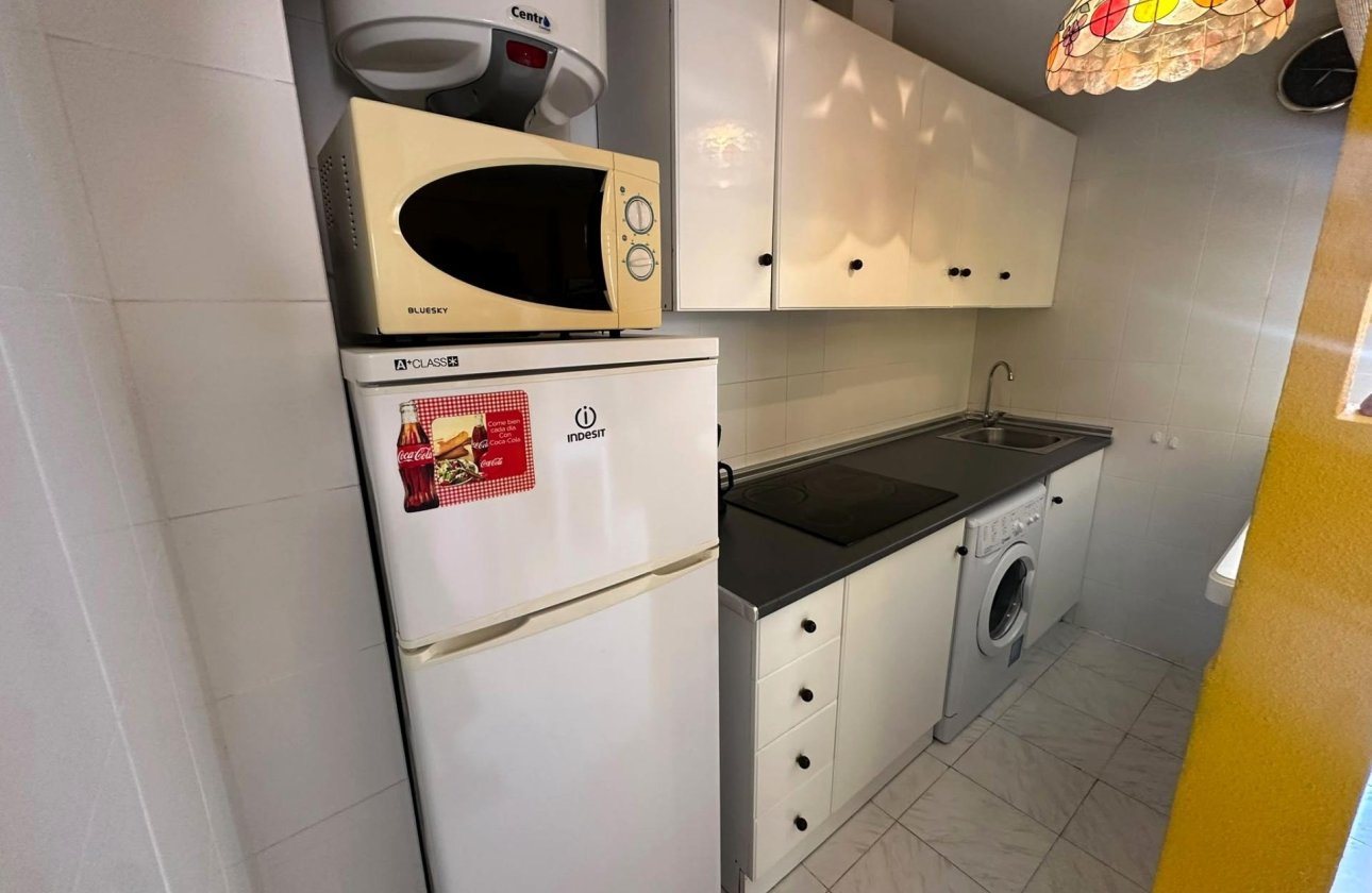 Resale - Apartment / flat - Torrevieja - La Mata pueblo
