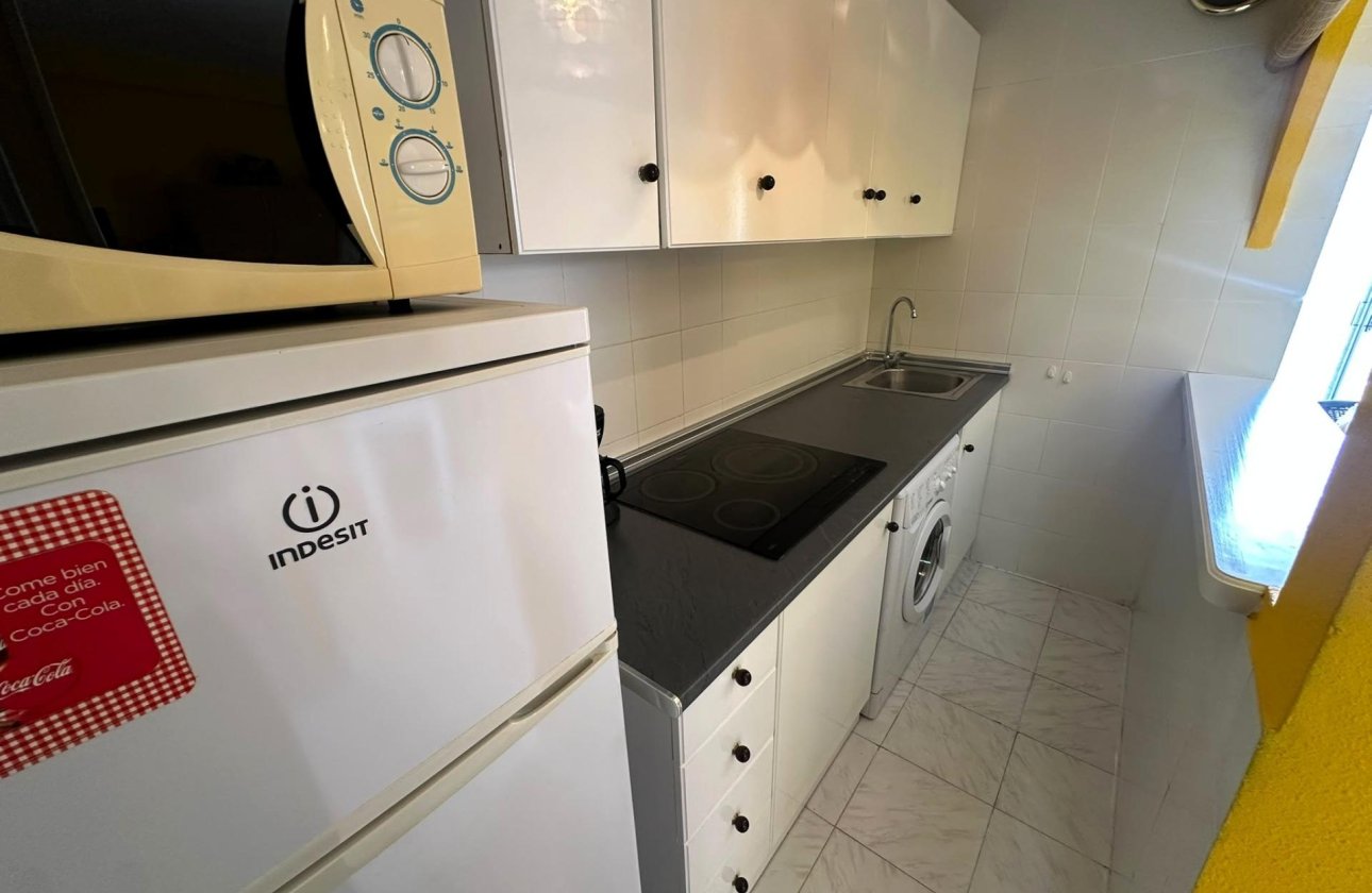 Resale - Apartment / flat - Torrevieja - La Mata pueblo