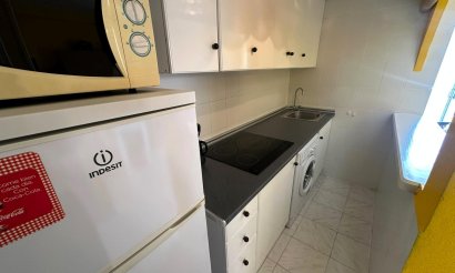 Resale - Apartment / flat - Torrevieja - La Mata pueblo