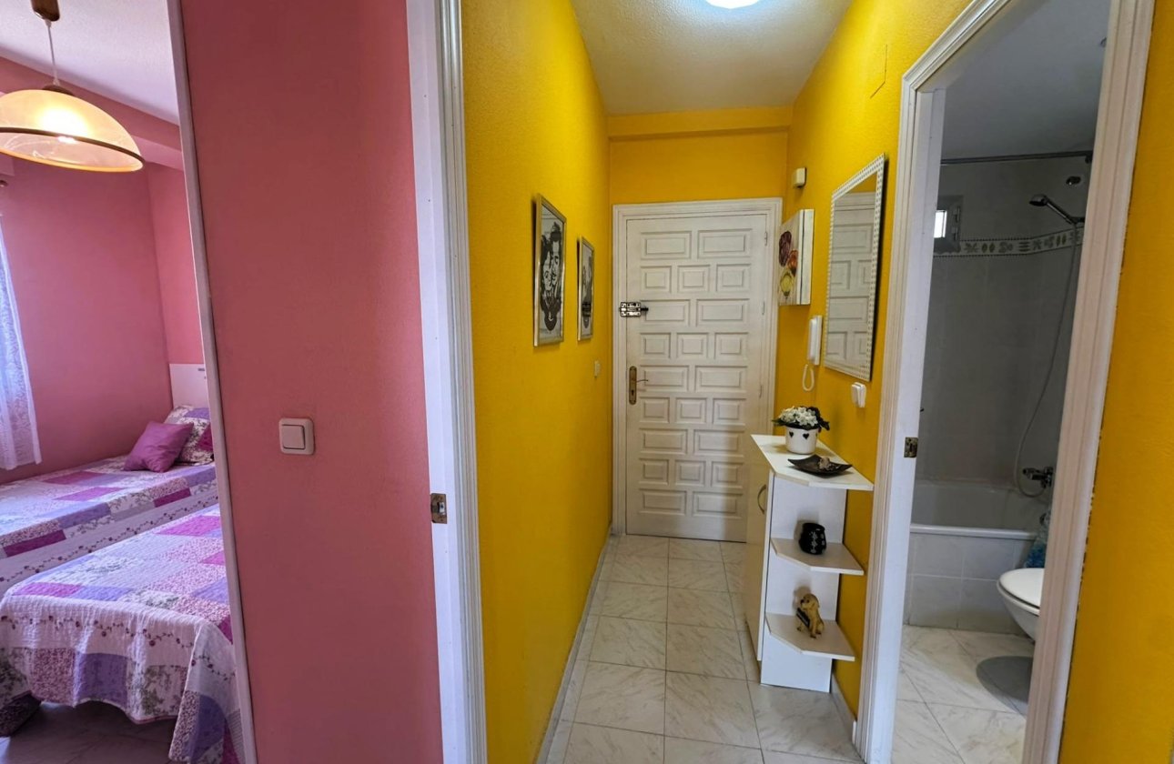 Resale - Apartment / flat - Torrevieja - La Mata pueblo