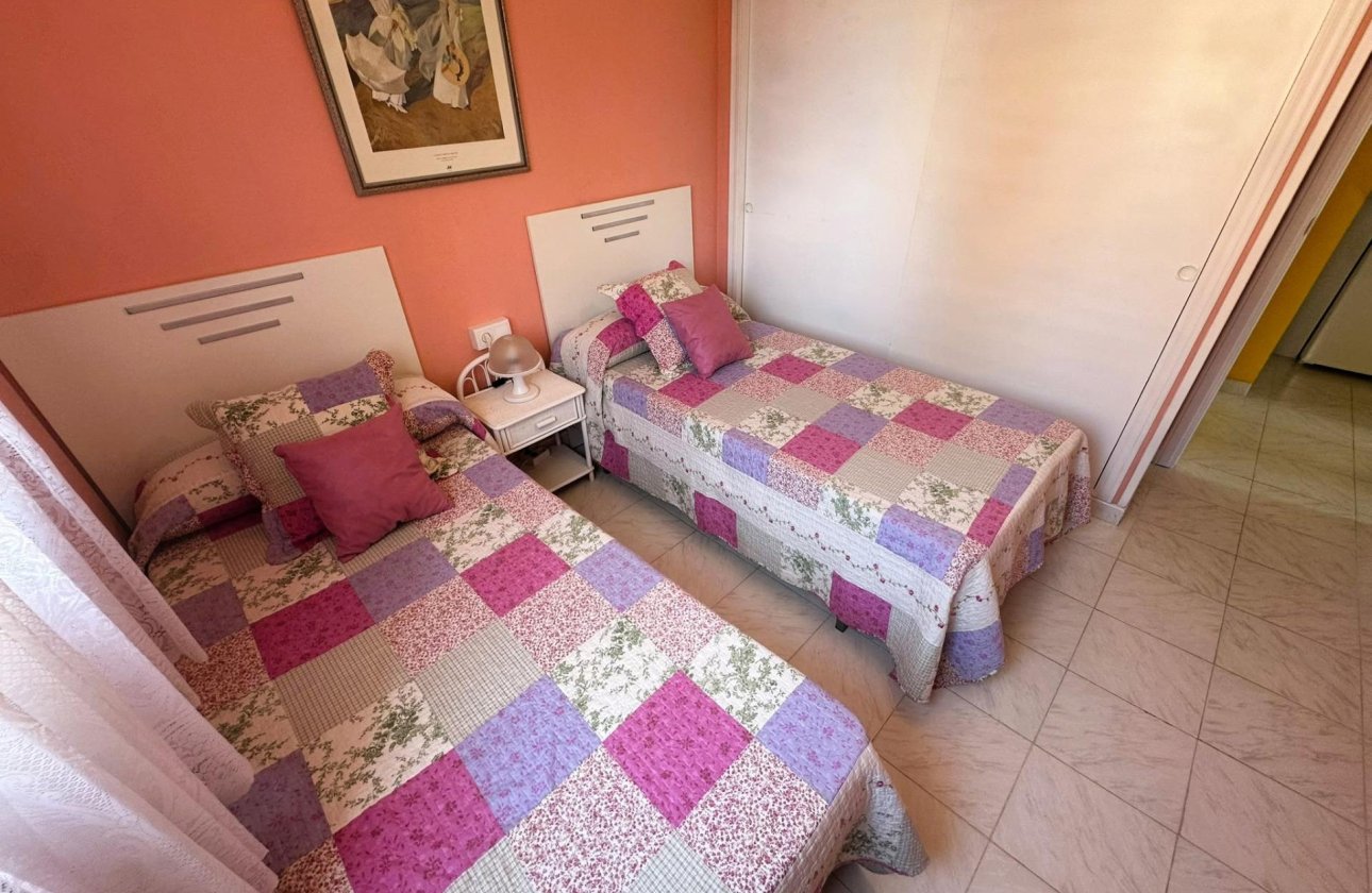 Resale - Apartment / flat - Torrevieja - La Mata pueblo