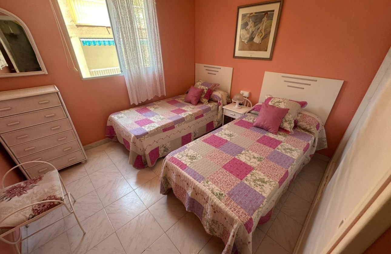 Resale - Apartment / flat - Torrevieja - La Mata pueblo