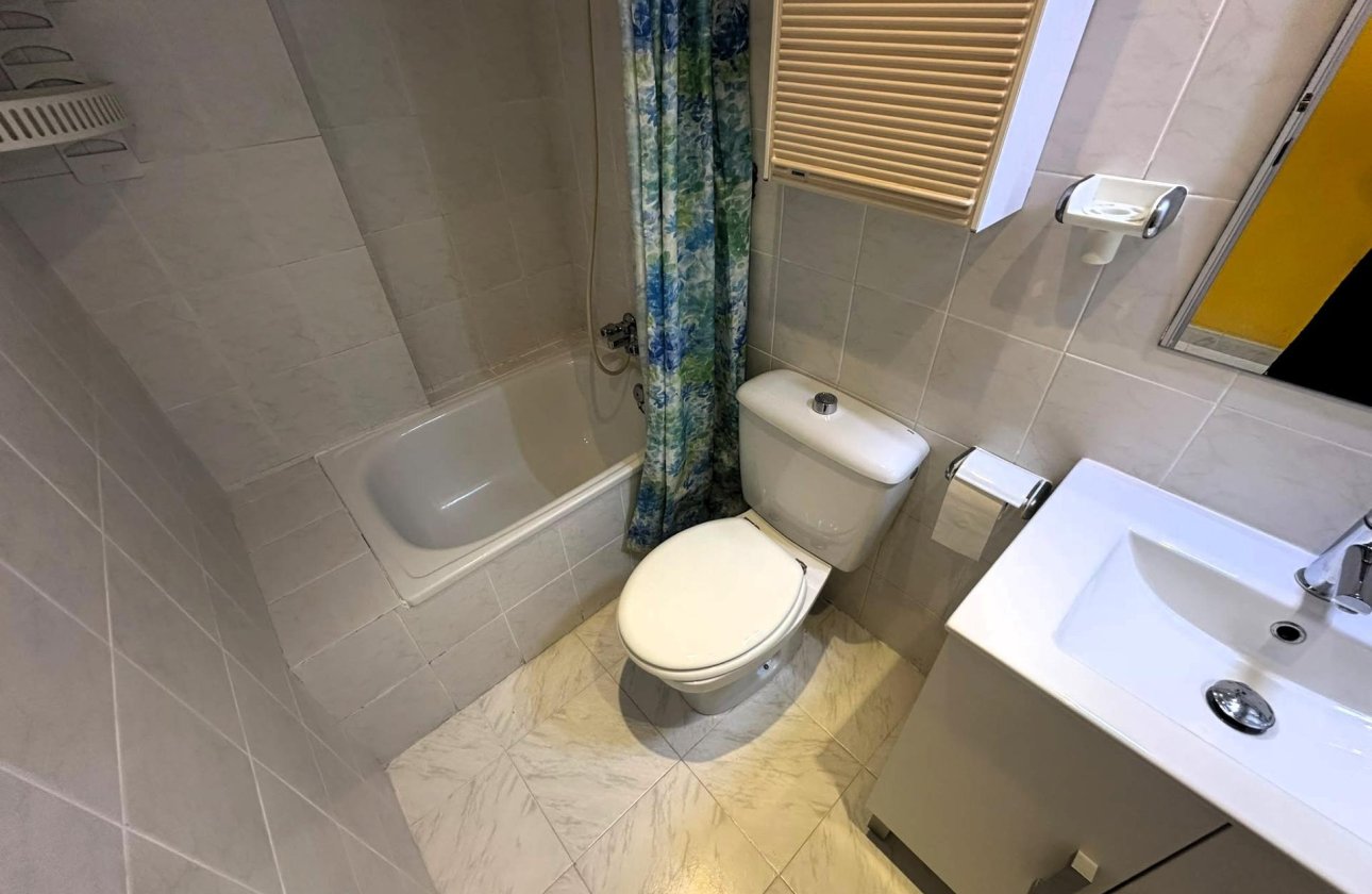 Resale - Apartment / flat - Torrevieja - La Mata pueblo