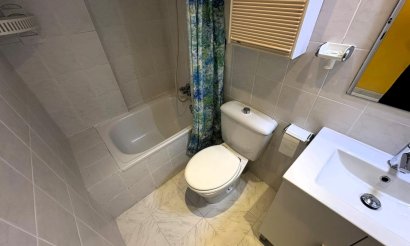 Resale - Apartment / flat - Torrevieja - La Mata pueblo