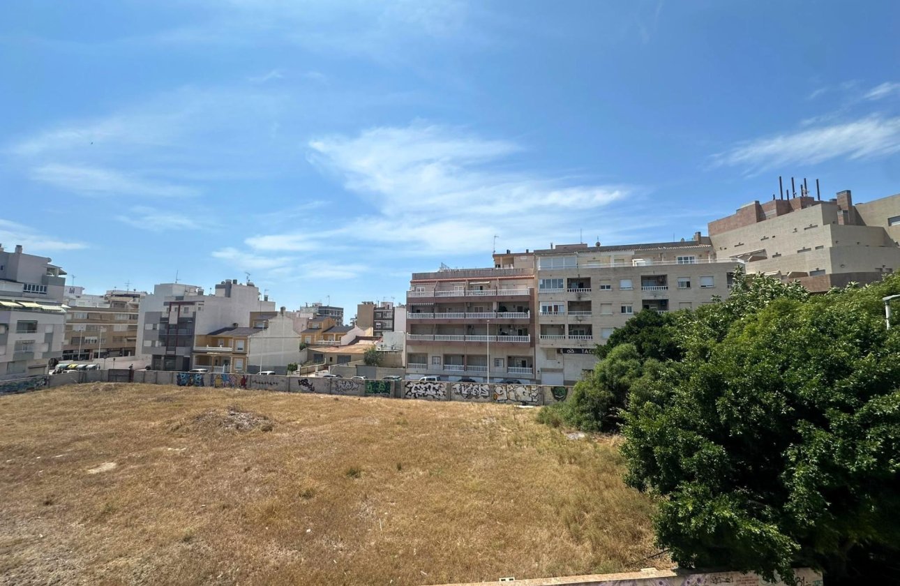 Resale - Apartment / flat - Torrevieja - La Mata pueblo