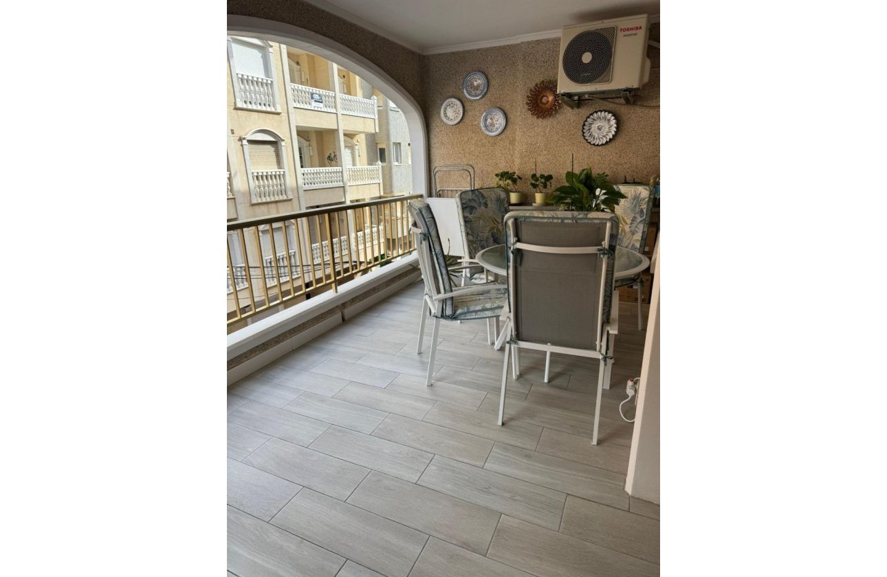 Resale - Apartment / flat - Torrevieja - Playa de los Locos