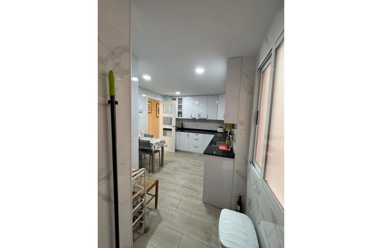 Resale - Apartment / flat - Torrevieja - Playa de los Locos