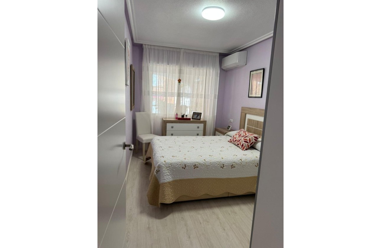 Resale - Apartment / flat - Torrevieja - Playa de los Locos