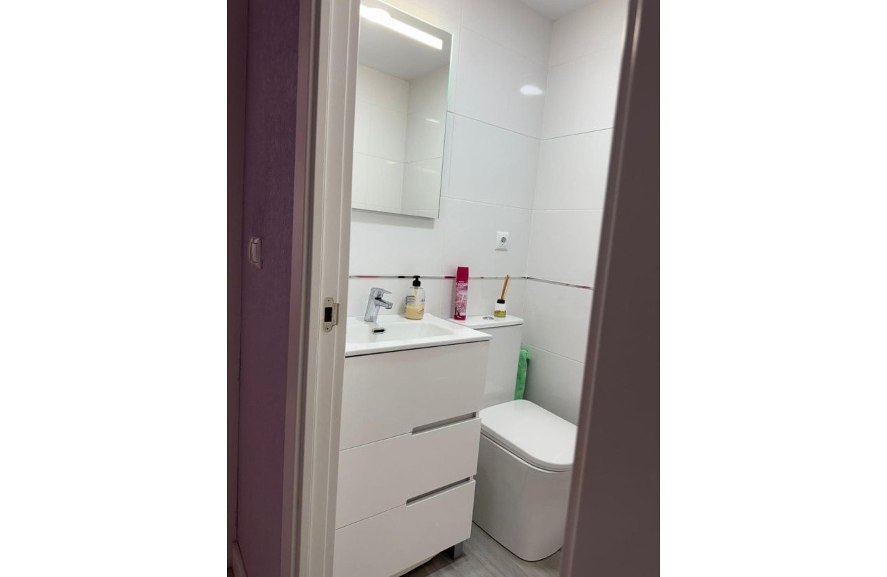 Resale - Apartment / flat - Torrevieja - Playa de los Locos