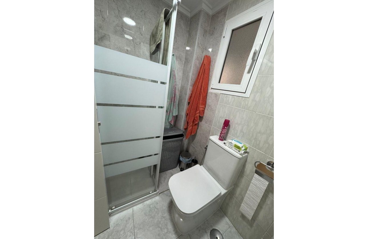 Resale - Apartment / flat - Torrevieja - Playa de los Locos