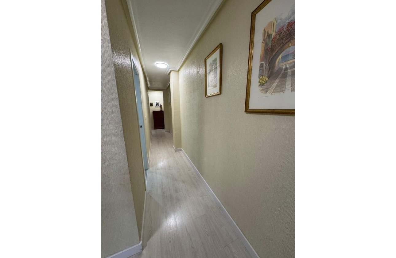 Resale - Apartment / flat - Torrevieja - Playa de los Locos