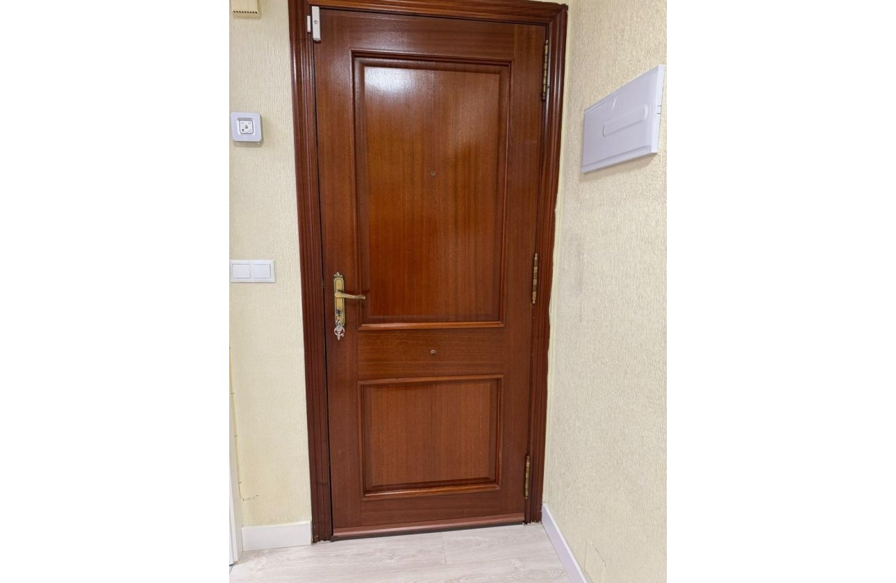 Resale - Apartment / flat - Torrevieja - Playa de los Locos