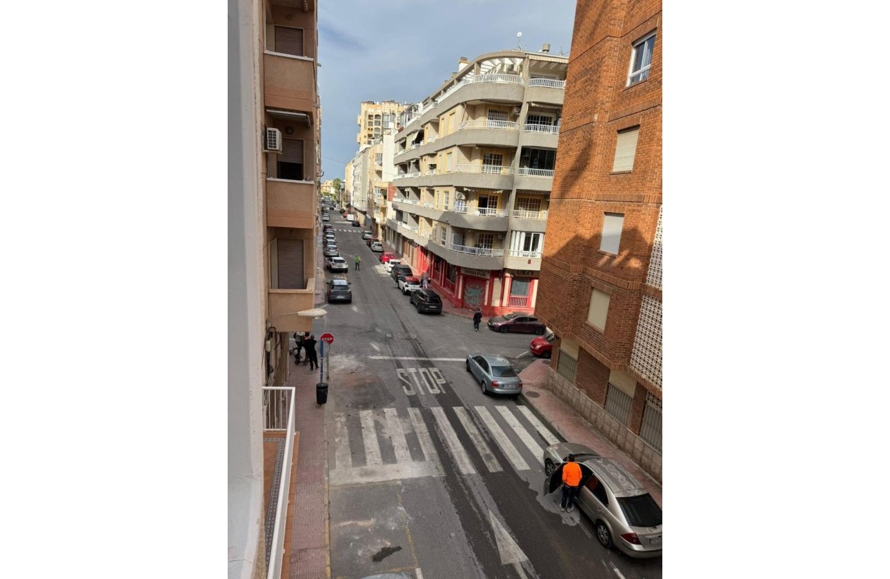Resale - Apartment / flat - Torrevieja - Playa de los Locos