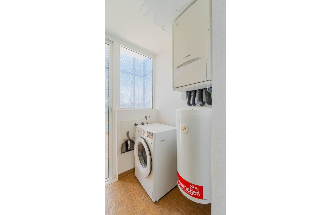 Resale - Apartment / flat - Punta Prima