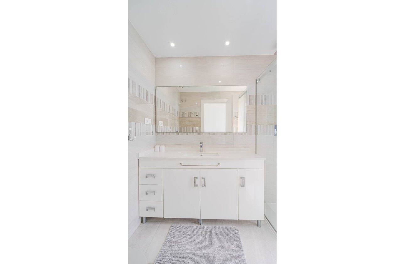 Resale - Apartment / flat - Punta Prima