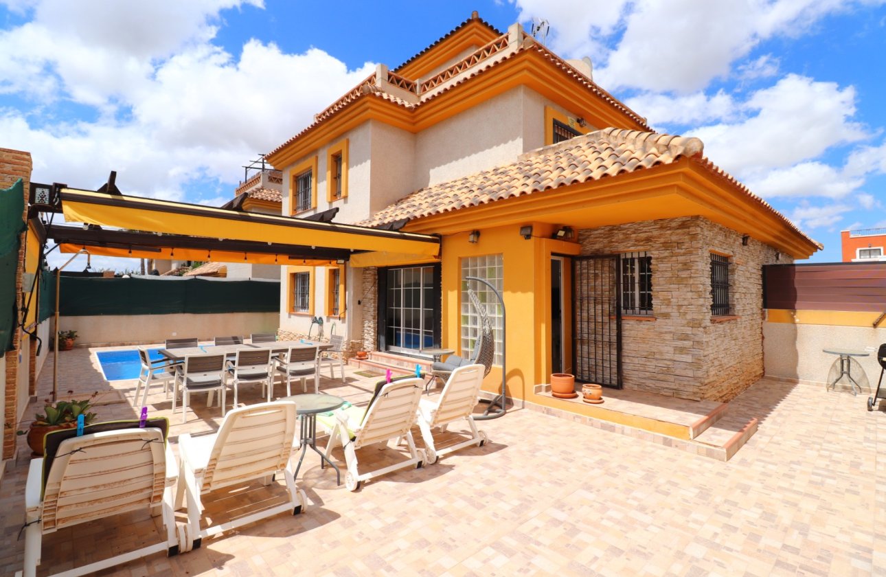 Resale - Villa / Semi detached - Los Montesinos - La Herrada