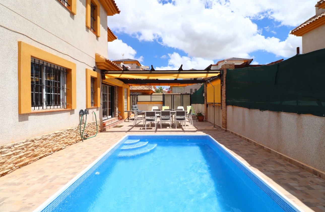 Resale - Villa / Semi detached - Los Montesinos - La Herrada