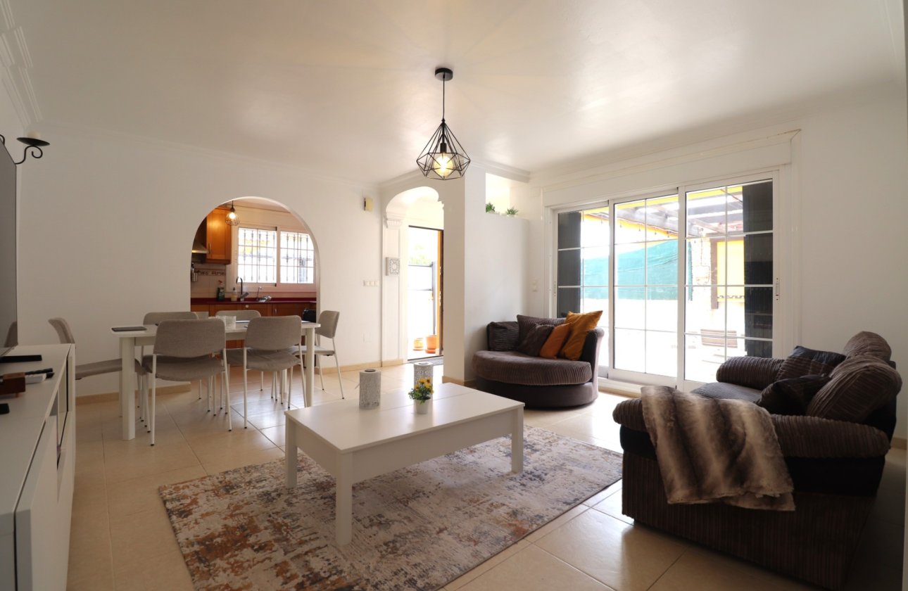 Resale - Villa / Semi detached - Los Montesinos - La Herrada