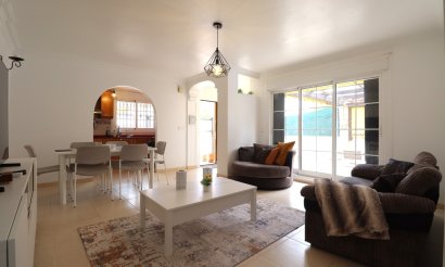 Resale - Villa / Semi detached - Los Montesinos - La Herrada