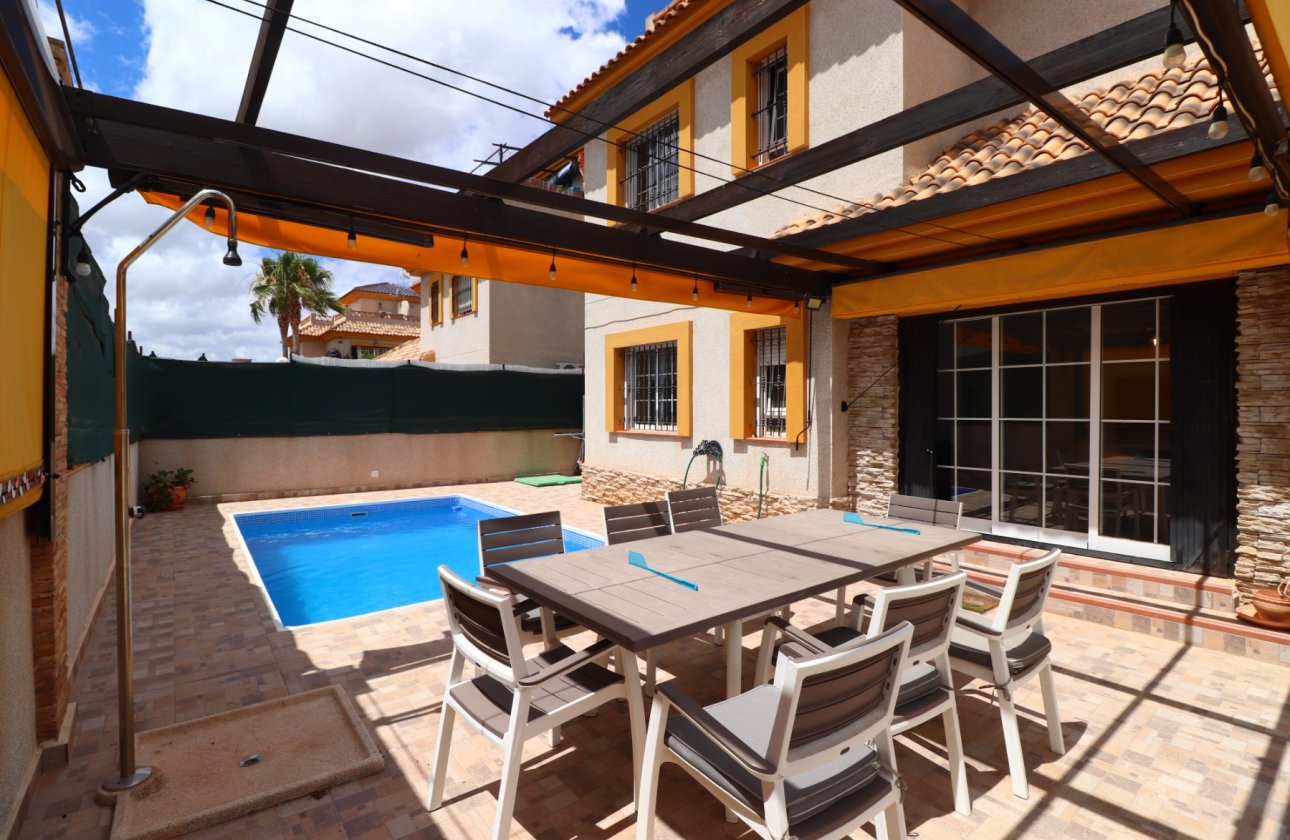 Resale - Villa / Semi detached - Los Montesinos - La Herrada