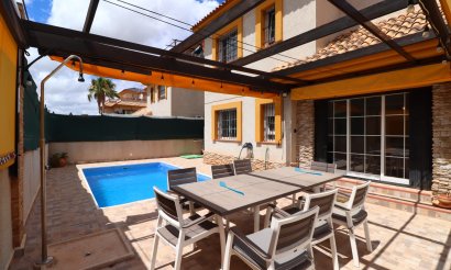 Resale - Villa / Semi detached - Los Montesinos - La Herrada