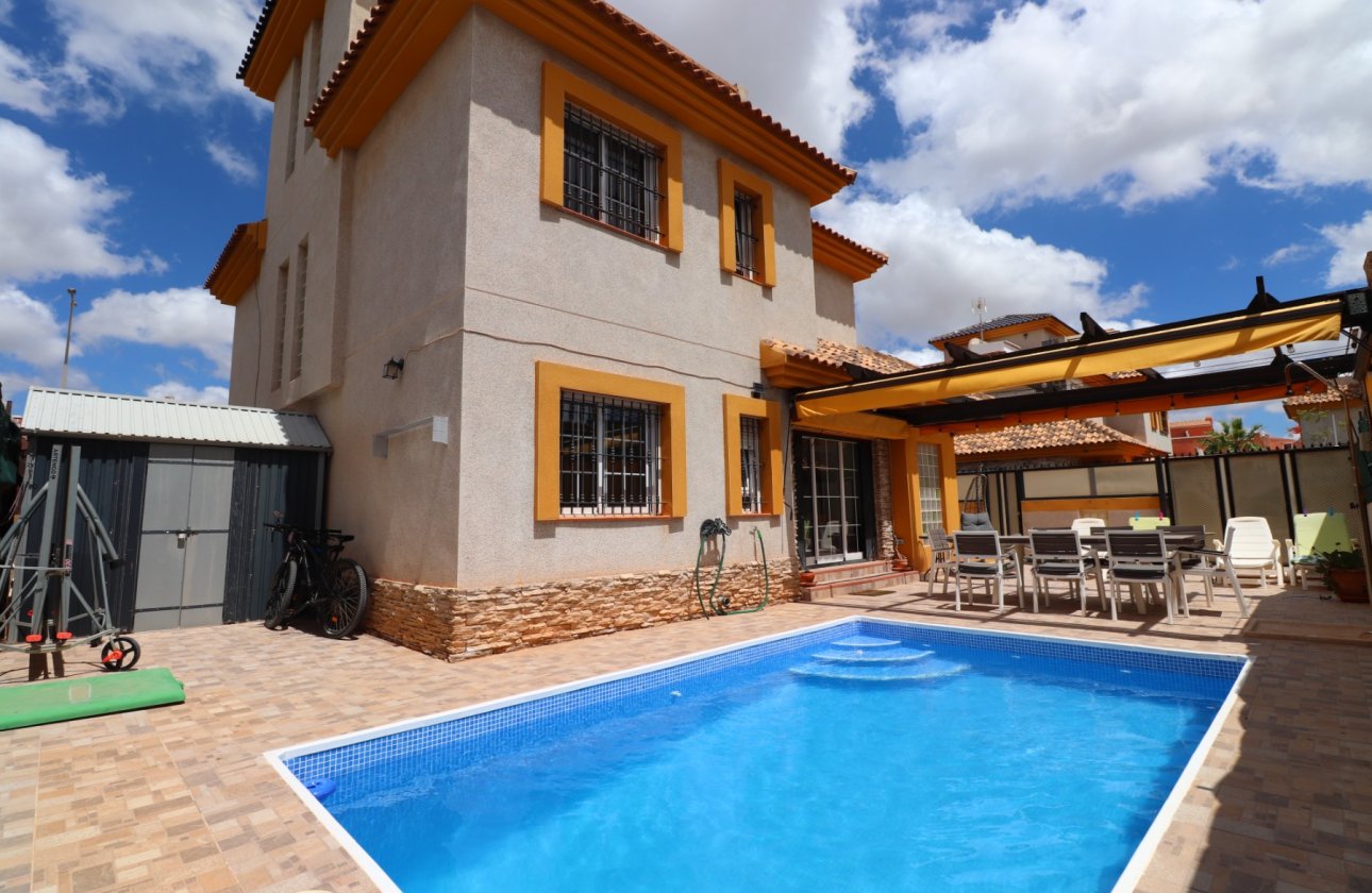 Resale - Villa / Semi detached - Los Montesinos - La Herrada