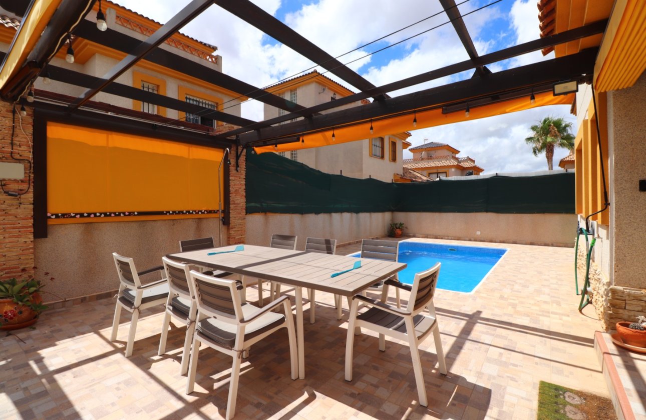 Resale - Villa / Semi detached - Los Montesinos - La Herrada