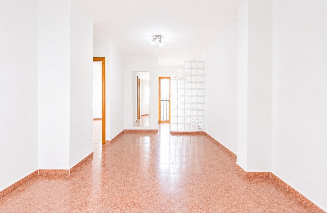 Resale - Apartment / flat - Torrevieja - Estacion de autobuses