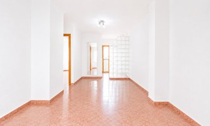 Resale - Apartment / flat - Torrevieja - Estacion de autobuses