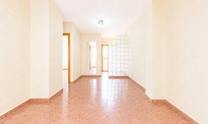 Resale - Apartment / flat - Torrevieja - Estacion de autobuses