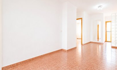 Resale - Apartment / flat - Torrevieja - Estacion de autobuses