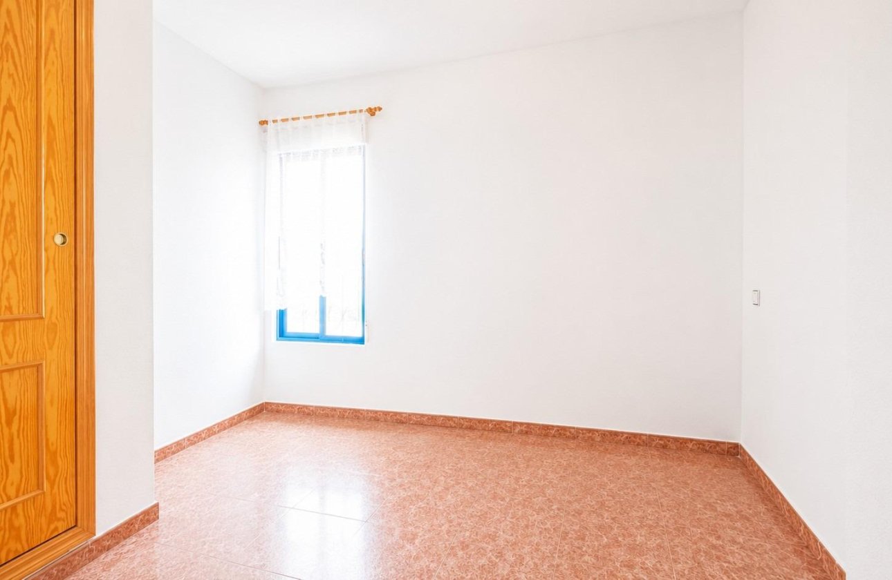 Resale - Apartment / flat - Torrevieja - Estacion de autobuses