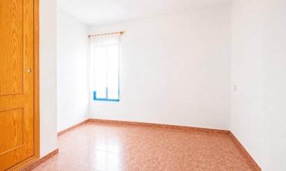 Resale - Apartment / flat - Torrevieja - Estacion de autobuses